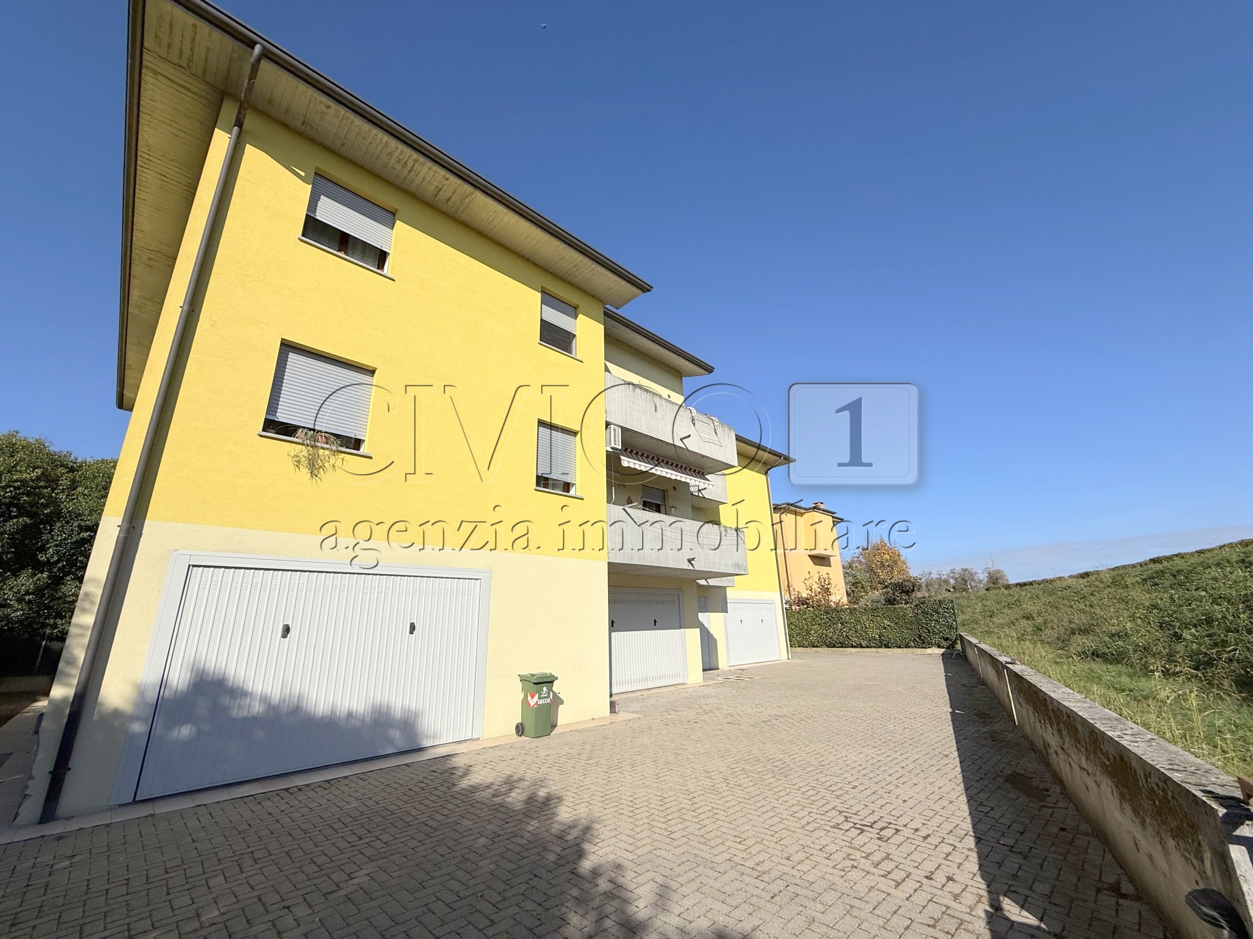 Appartamento con terrazzi in via dei bersaglieri 722, Torri di Quartesolo