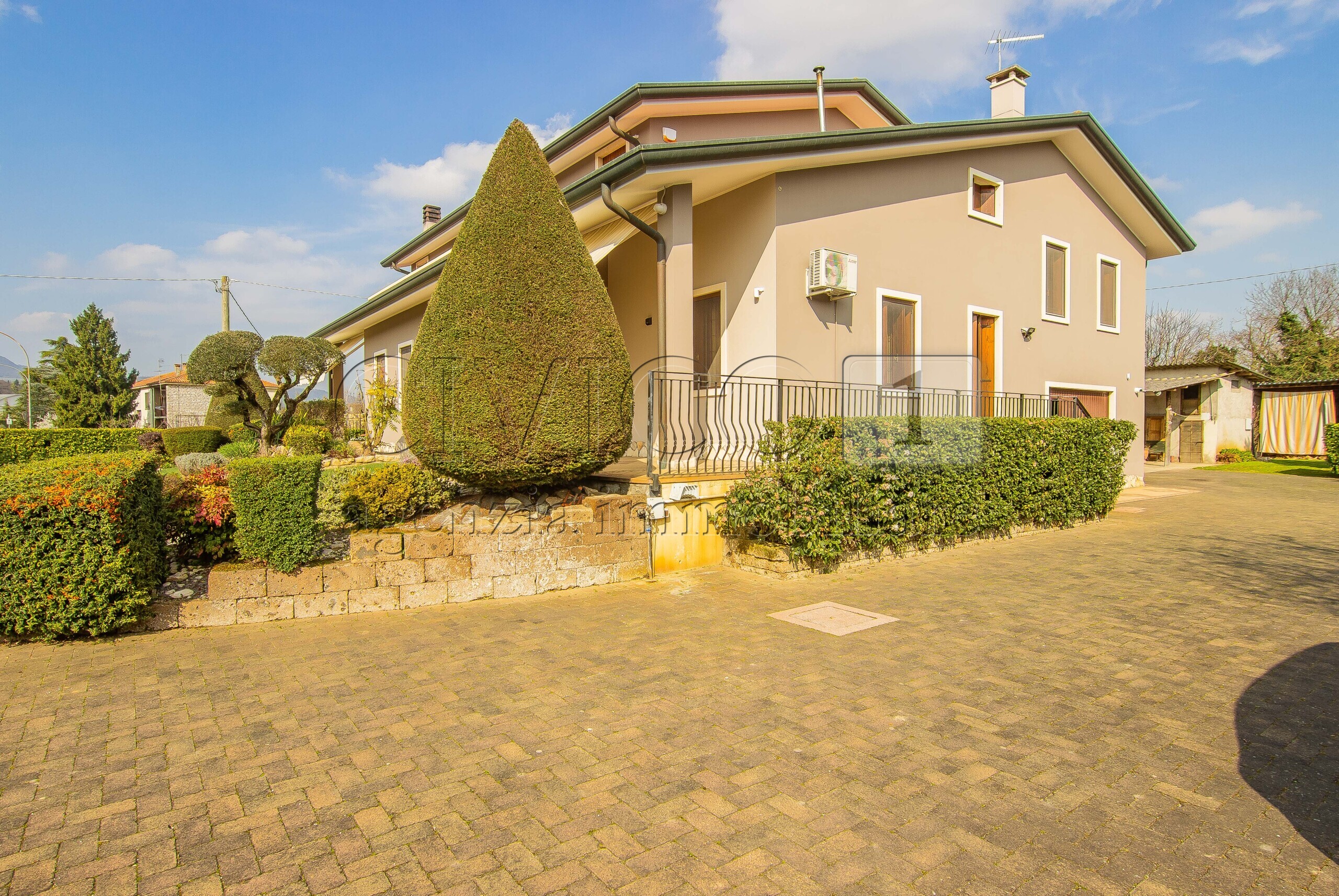 Casa indipendente con terrazzi in via ponte 88, Barbarano Mossano