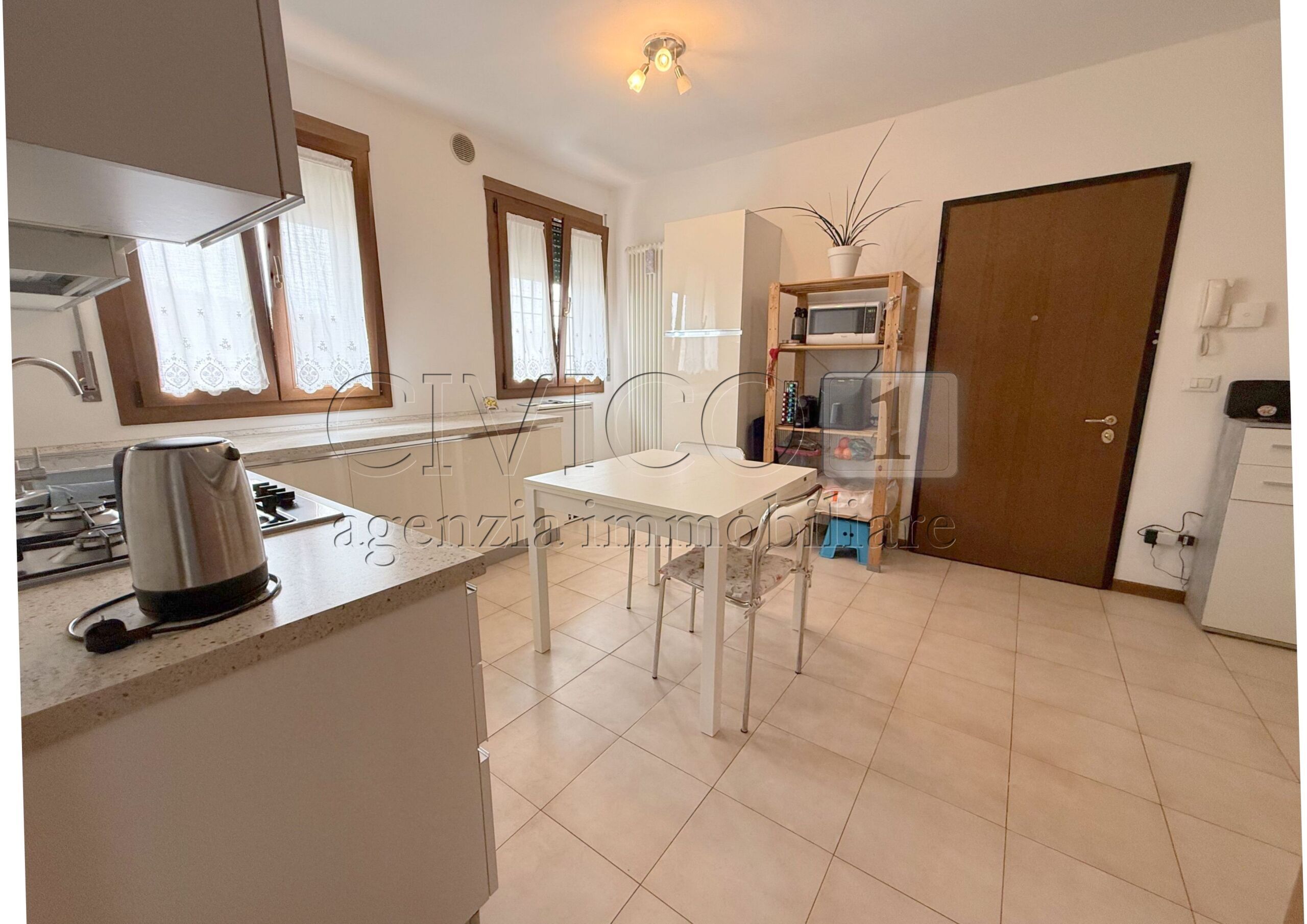 Appartamento con terrazzo in via rovigo 7, Torri di Quartesolo