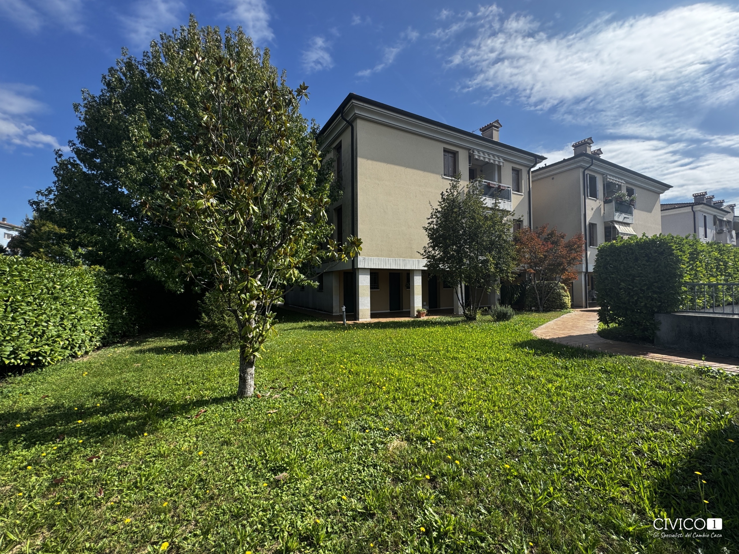 Appartamento con giardino in via dante alighieri 1, Longare