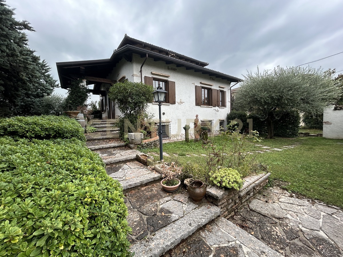 Villa con giardino in via don -vicentini 1, Illasi