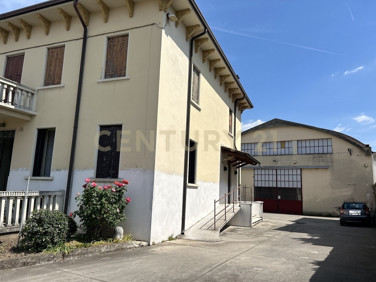 Casa indipendente con giardino in viale europa 15, Monteforte d'Alpone