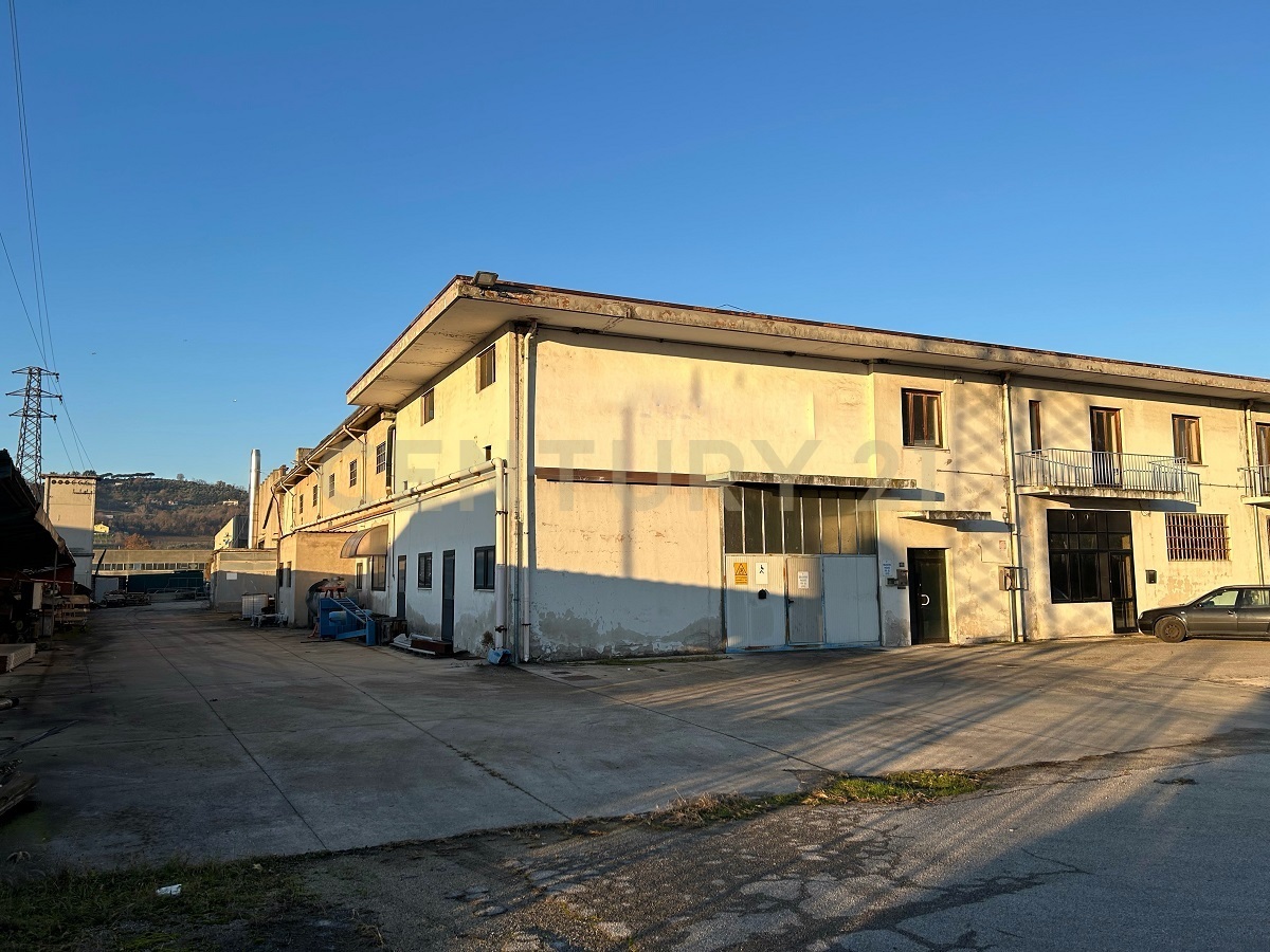 Capannone da ristrutturare in via lungo chiampo 115, Montebello Vicentino