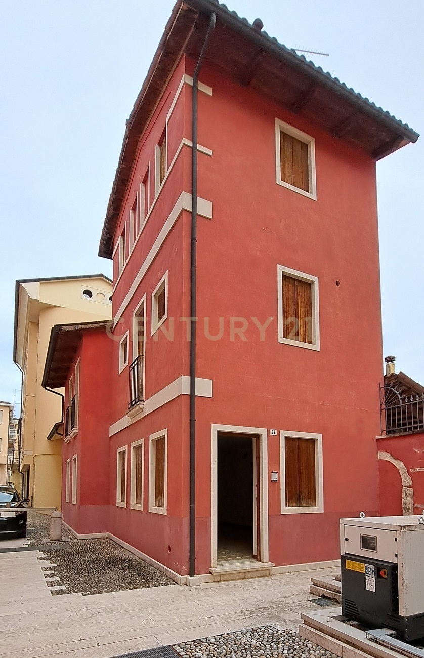 Casa indipendente con box doppio in corso giuseppe mazzini 37, Arzignano