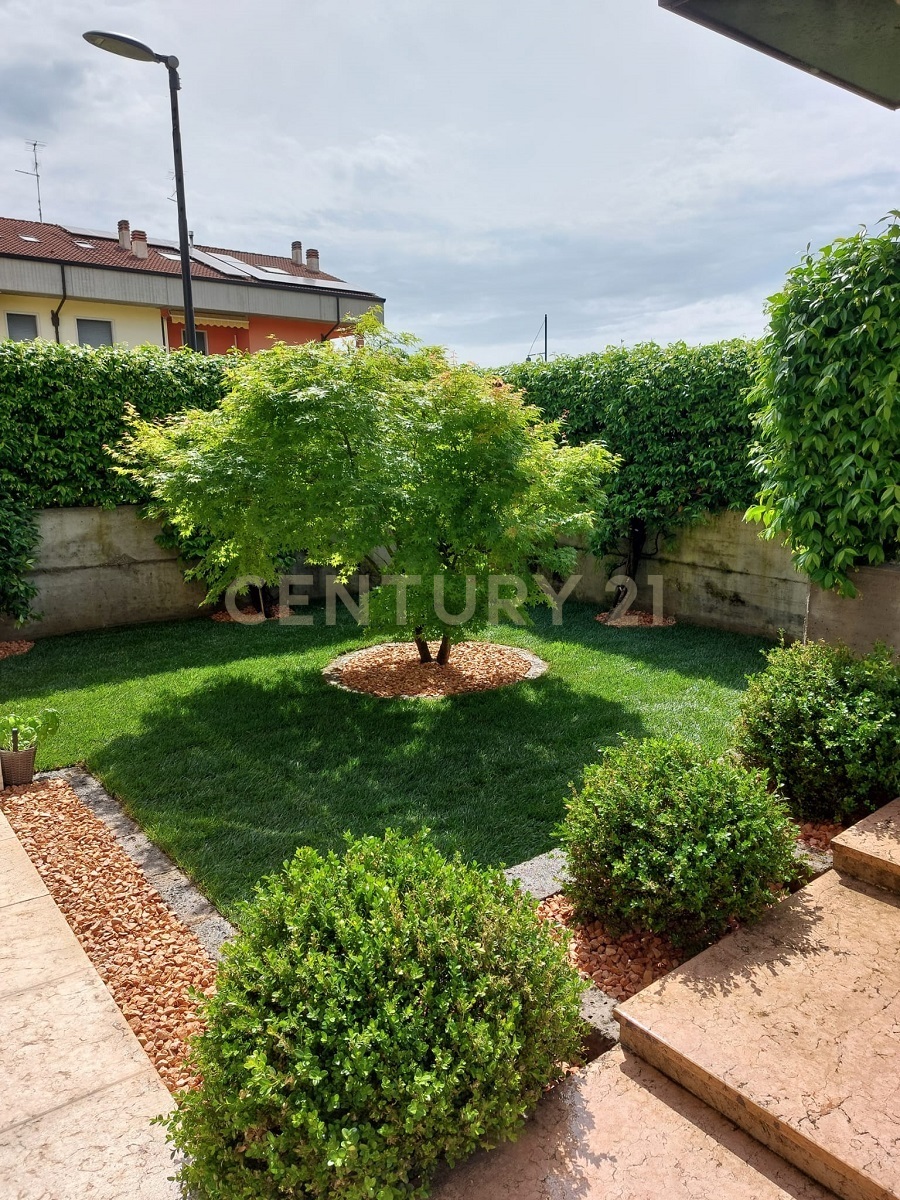 Quadrilocale con giardino in via fontana 3, Lavagno
