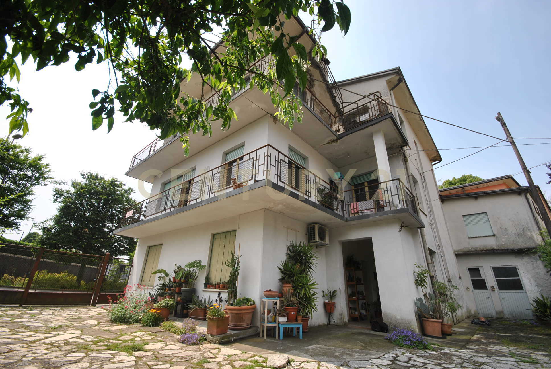 Casa indipendente con giardino in via molini 34/36, Valdobbiadene