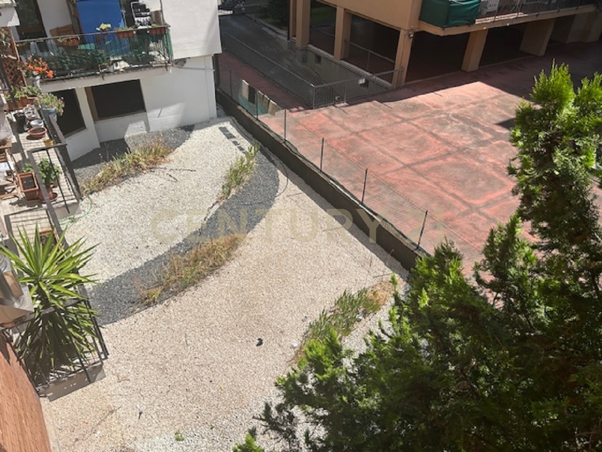 Quadrilocale con giardino in via merano 7, Verona