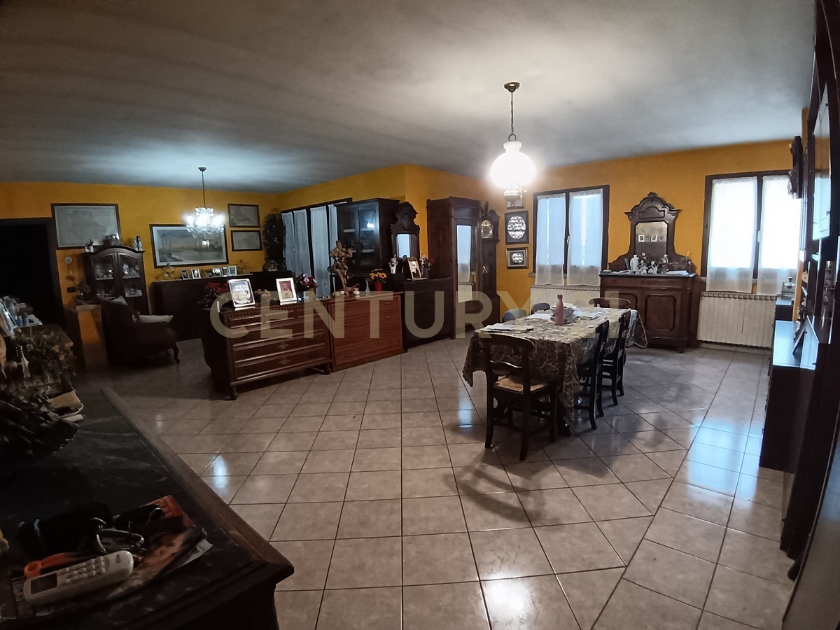 Appartamento con giardino in strada ostigliese 109, Roncoferraro