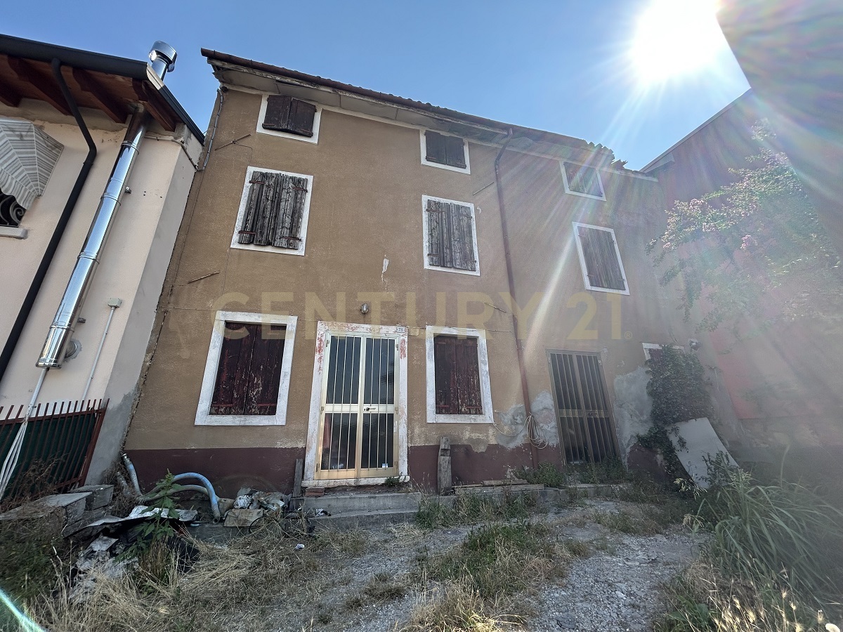 Casa indipendente con giardino in via roma 75, Monteforte d'Alpone
