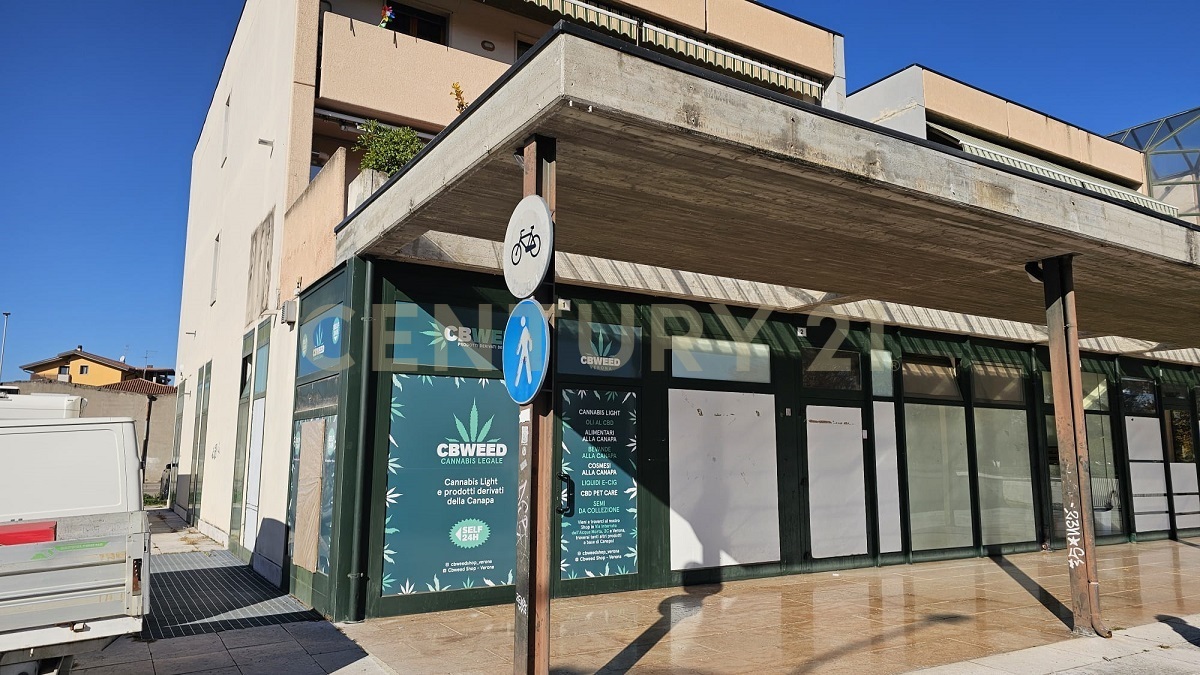 Locale commerciale in vendita in via degli scaligeri, Bussolengo