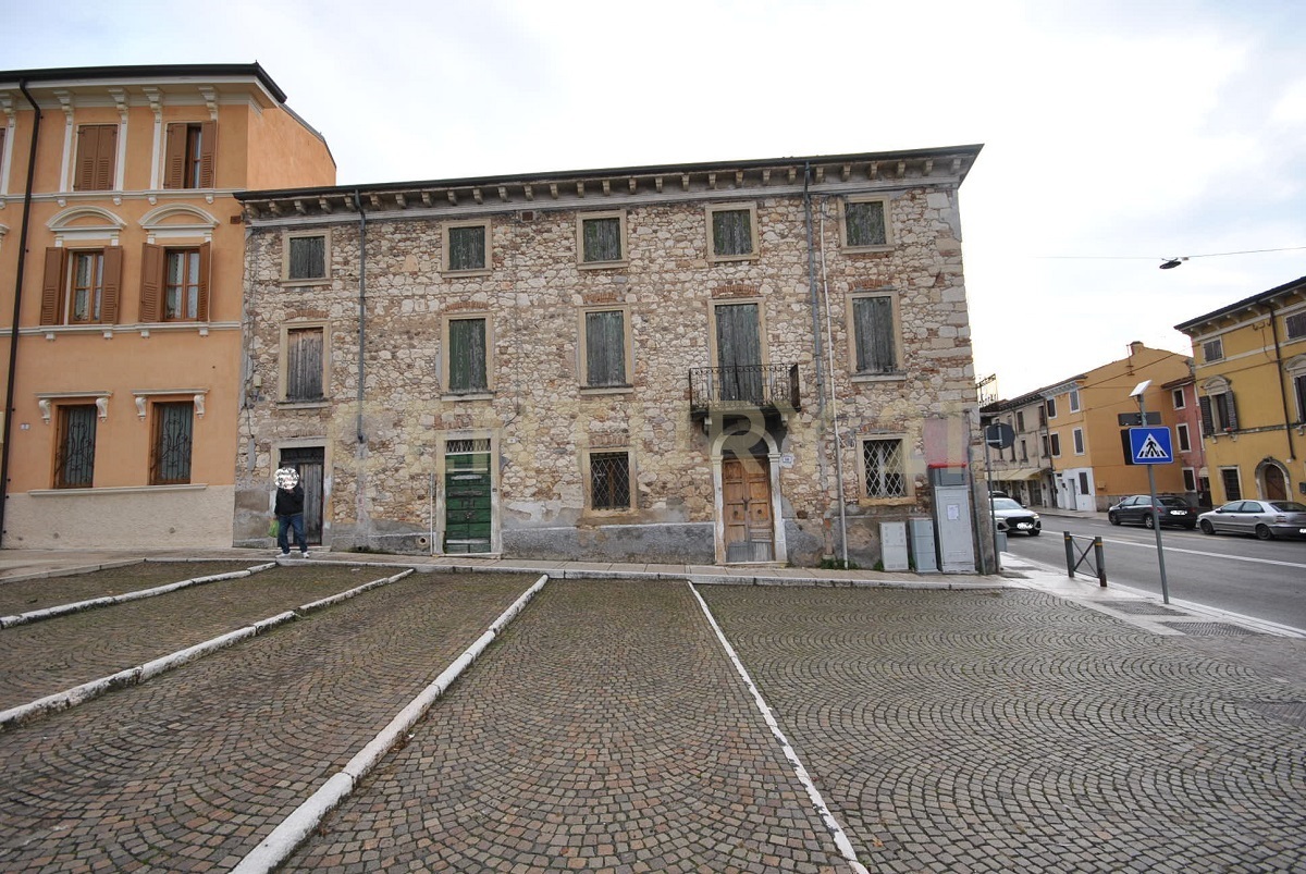 Casa indipendente con giardino in via unit d'italia 95, Verona