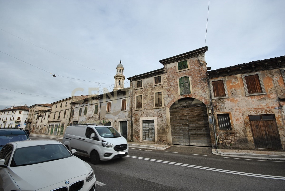 Casa indipendente con giardino in via unit d'italia 95, Verona