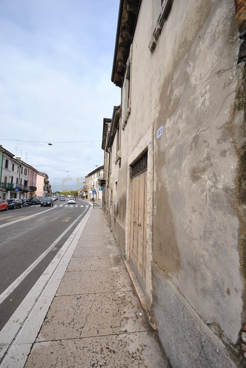 Casa indipendente con giardino in via unit d'italia 95, Verona