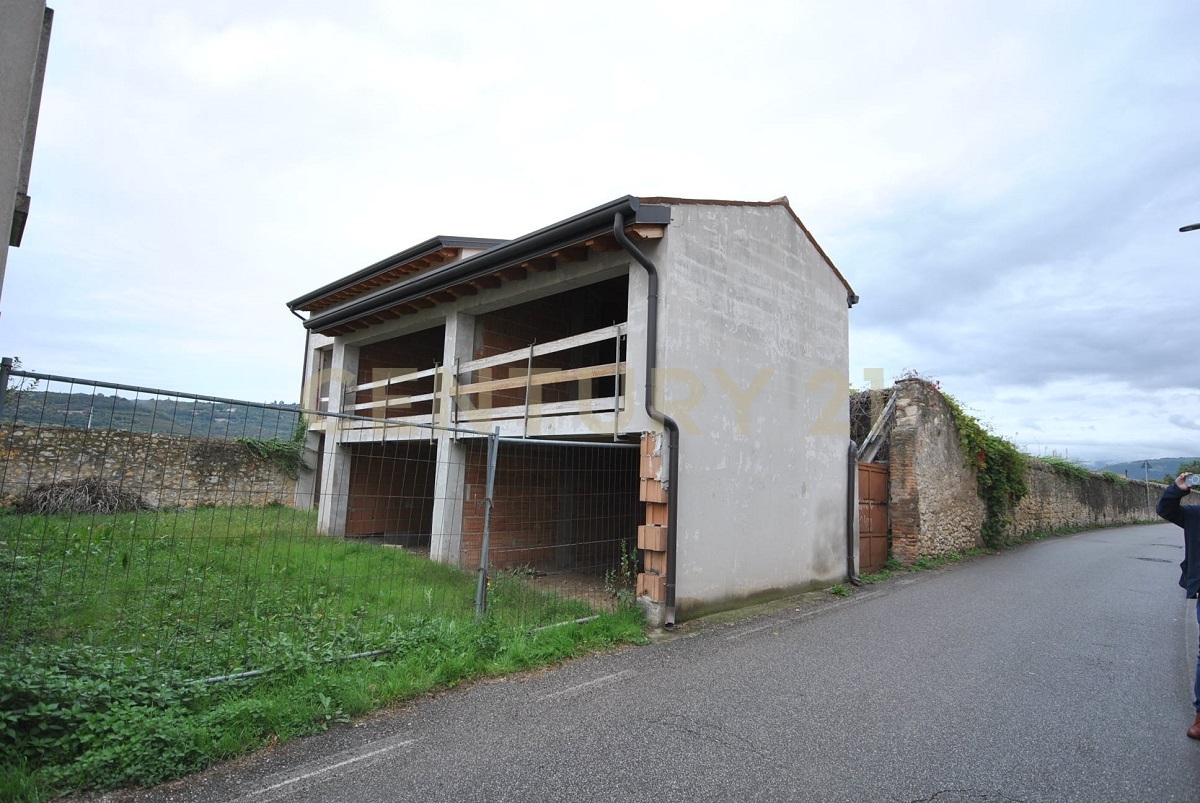Villa con giardino in via belvedere snc, Verona