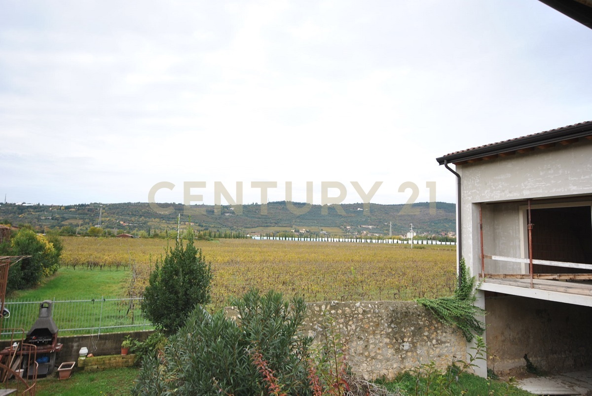 Villa con giardino in via belvedere snc, Verona