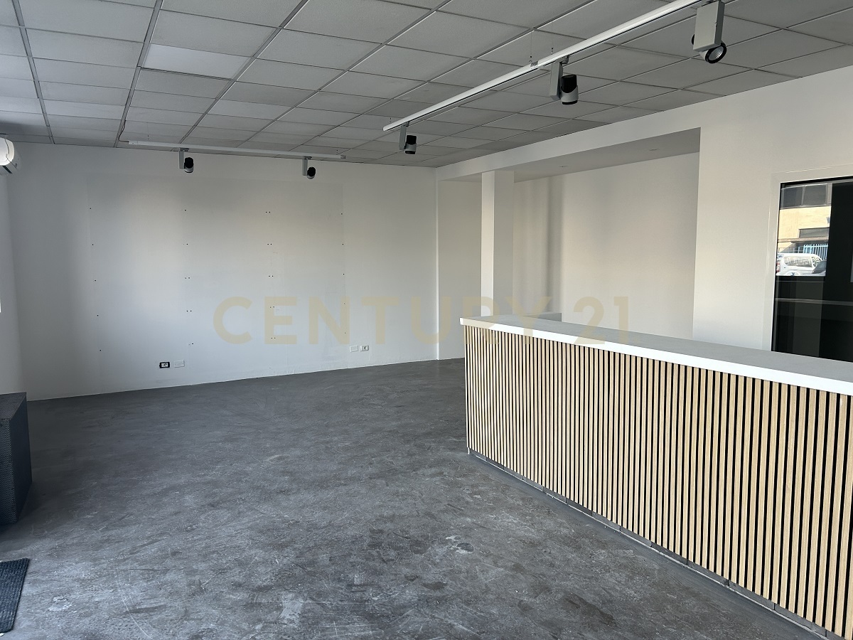 Locale commerciale con giardino in viale del lavoro snc, San Martino Buon Albergo