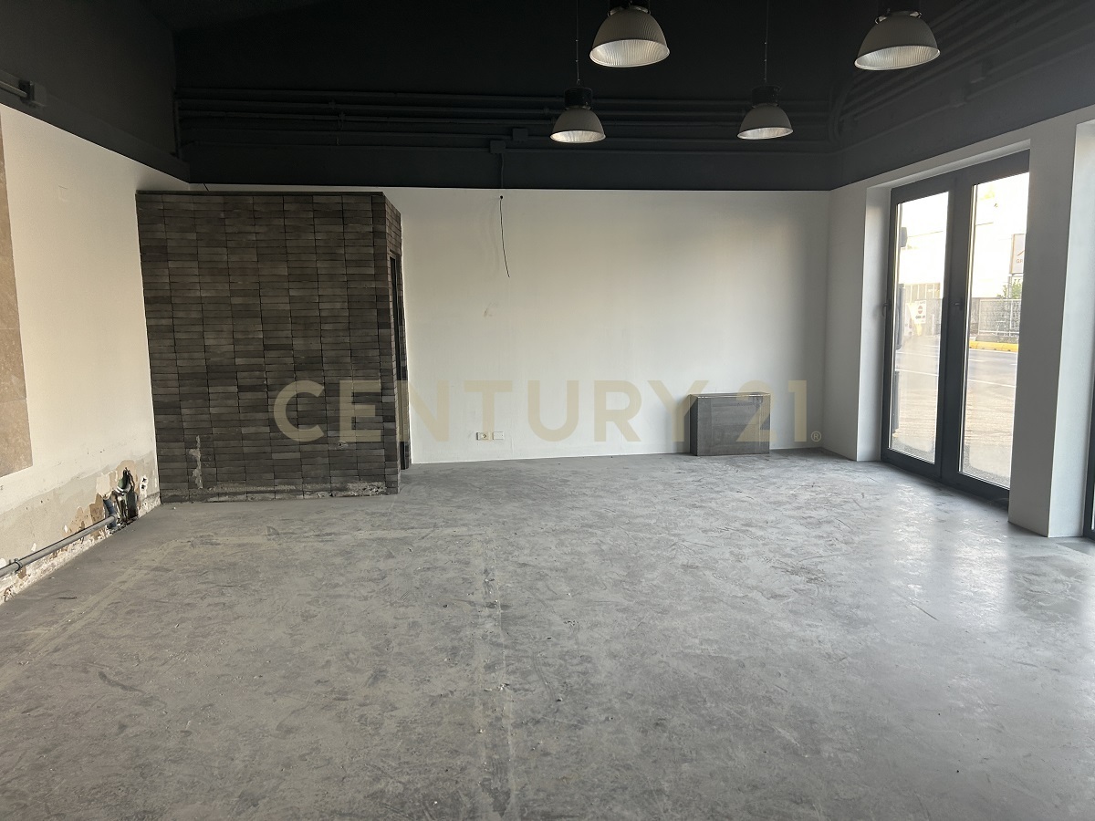 Locale commerciale con giardino in viale del lavoro snc, San Martino Buon Albergo