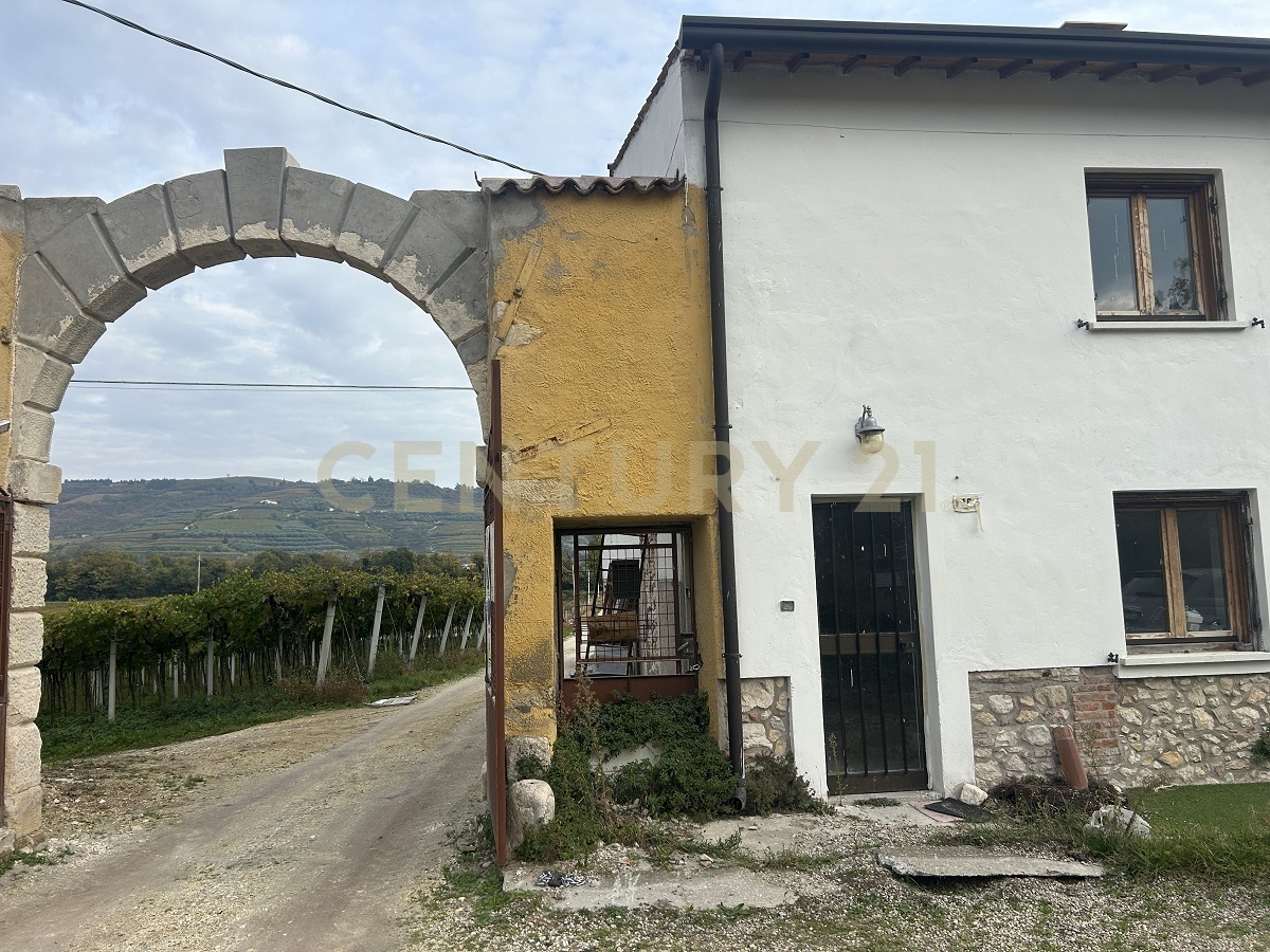 Rustico con giardino in via turano snc, Lavagno