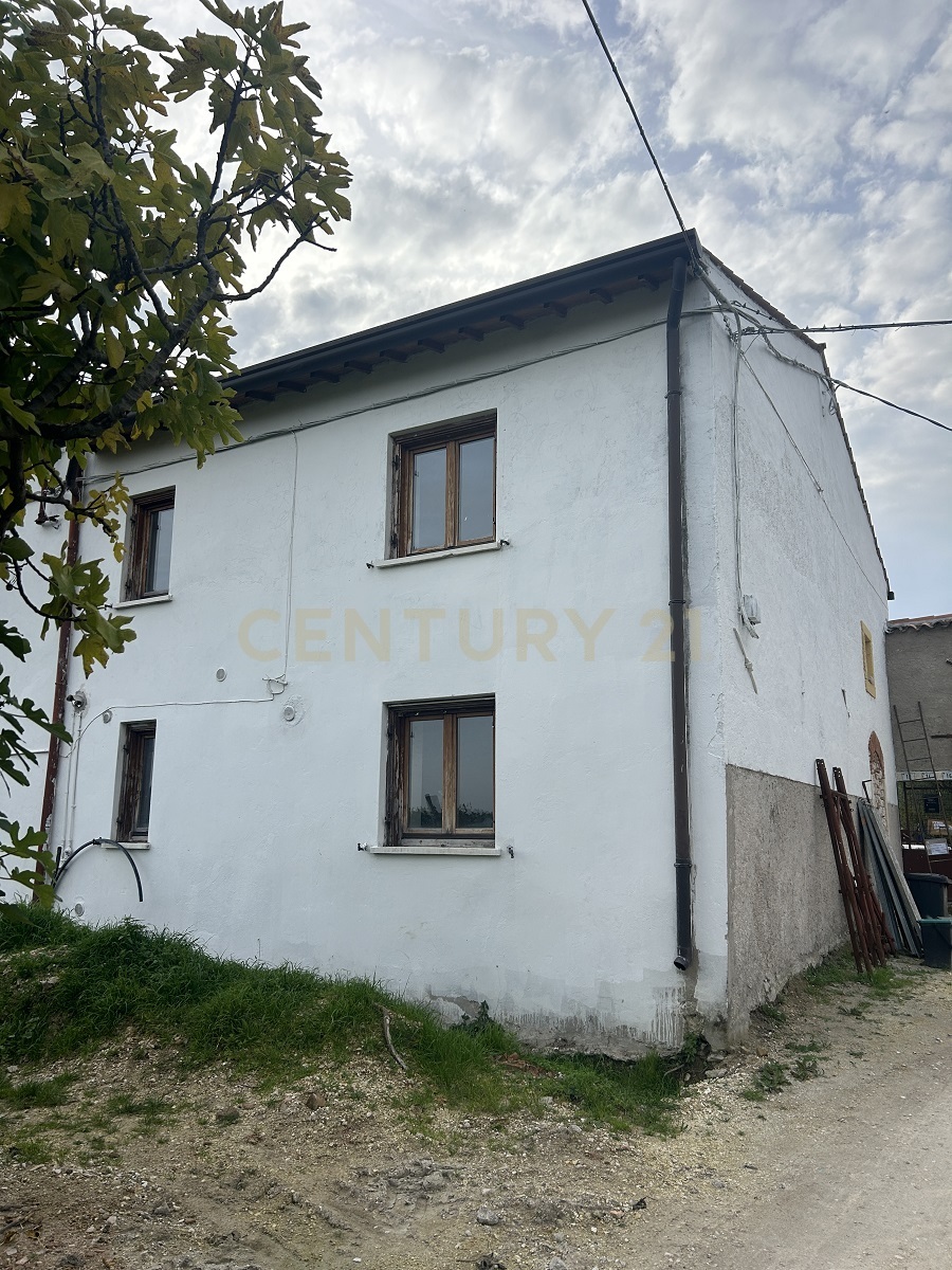 Rustico con giardino in via turano snc, Lavagno