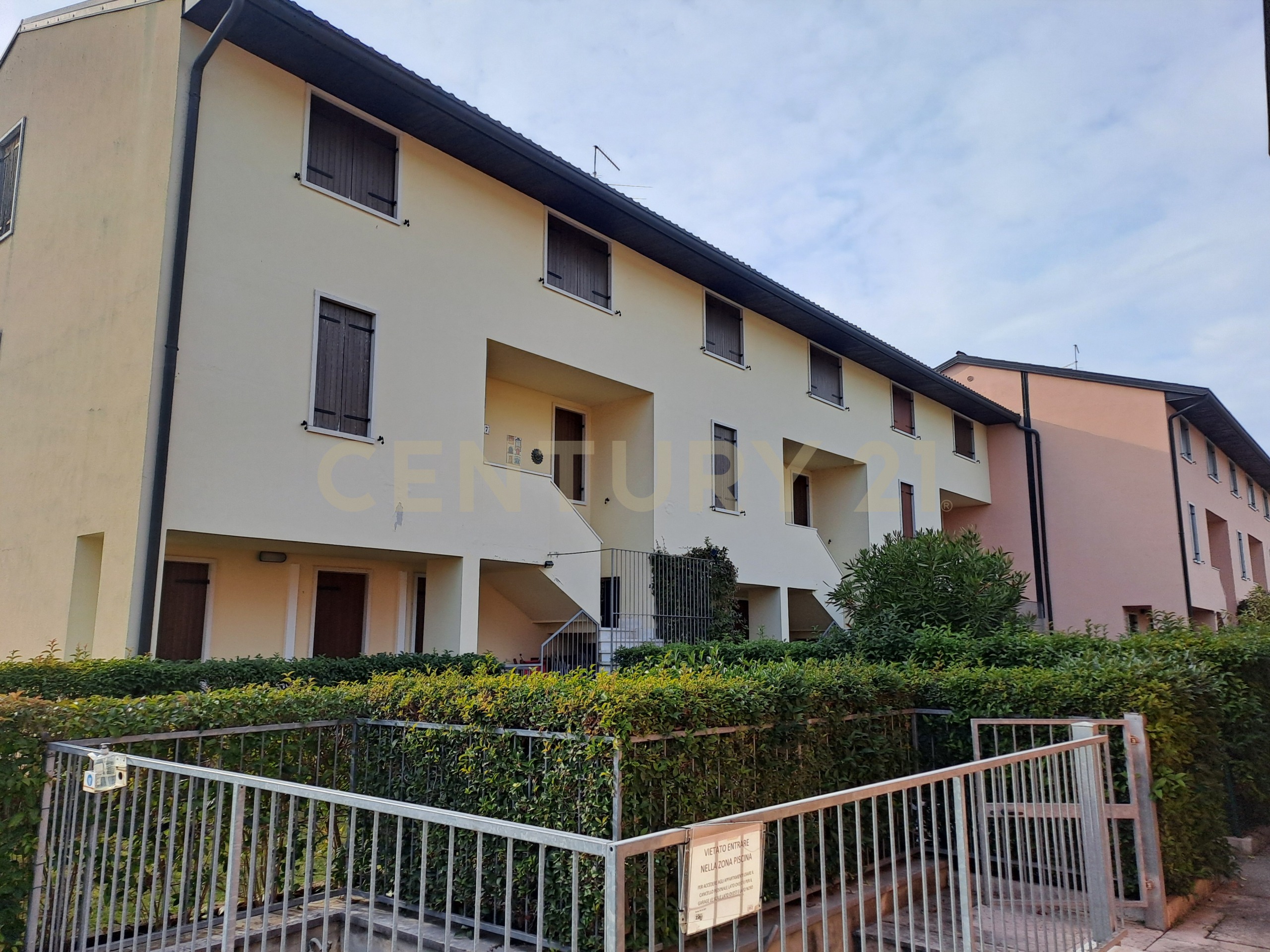 Appartamento con giardino in via vittorio monese 3, Garda