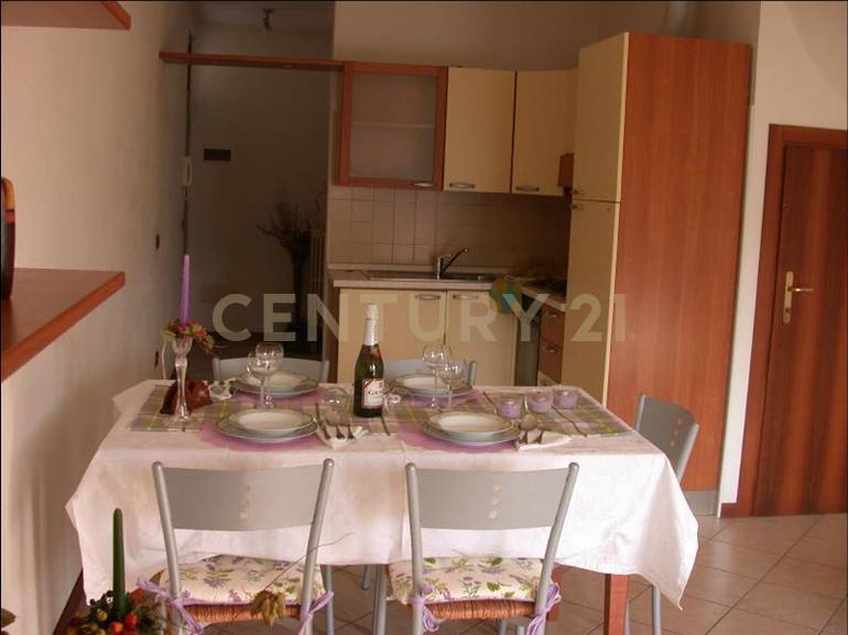 Appartamento con giardino in via vittorio monese 3, Garda