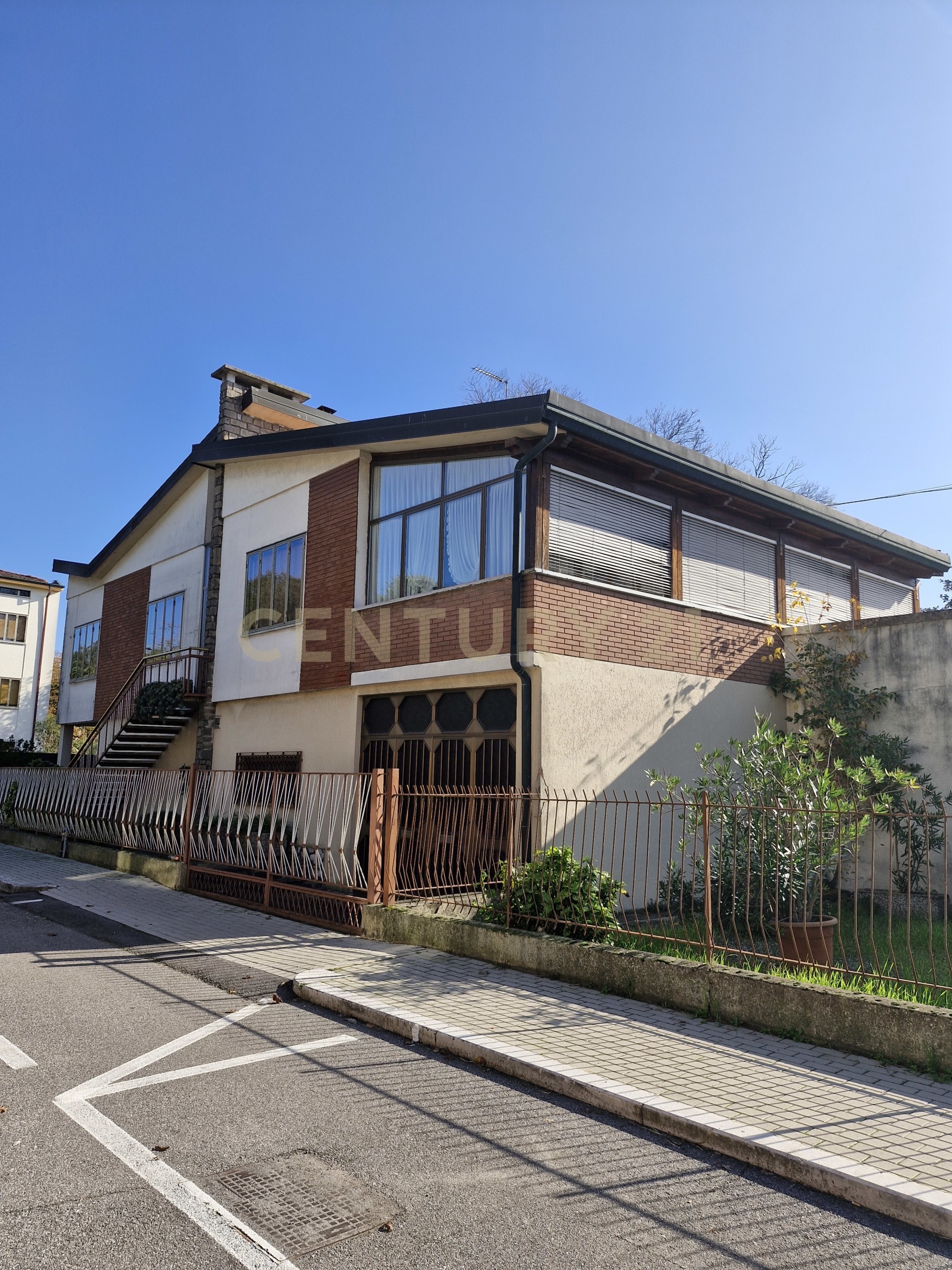 Casa indipendente con giardino in via g. zinetti 11, Sanguinetto