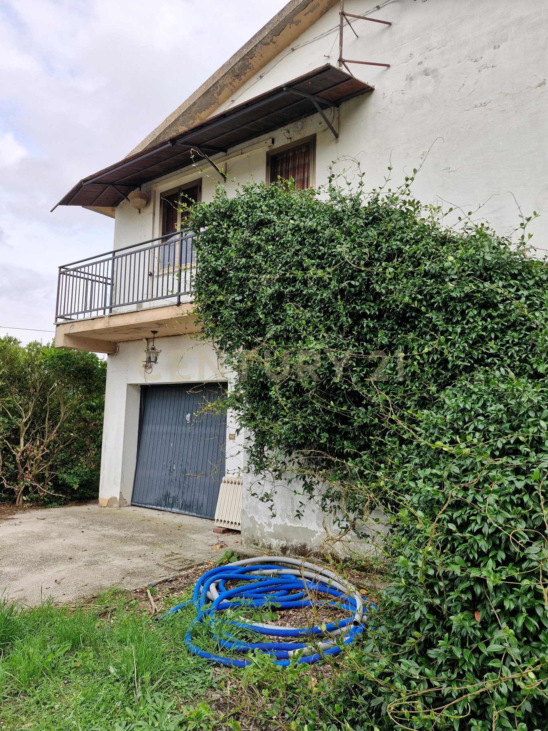 Casa indipendente con giardino in via cavetto di mezzo 20, Castelnovo Bariano