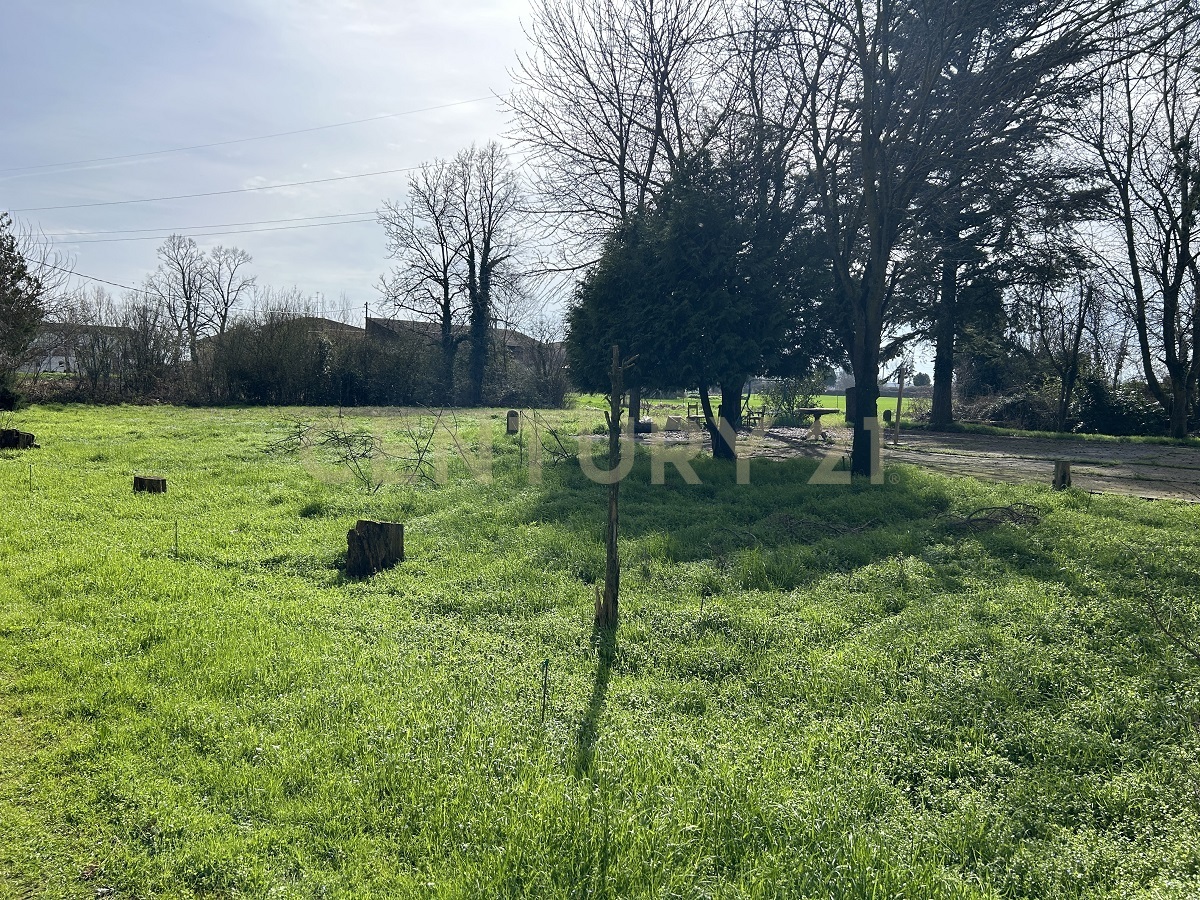 Rustico con giardino in argine san lorenzo 11, Ostiglia