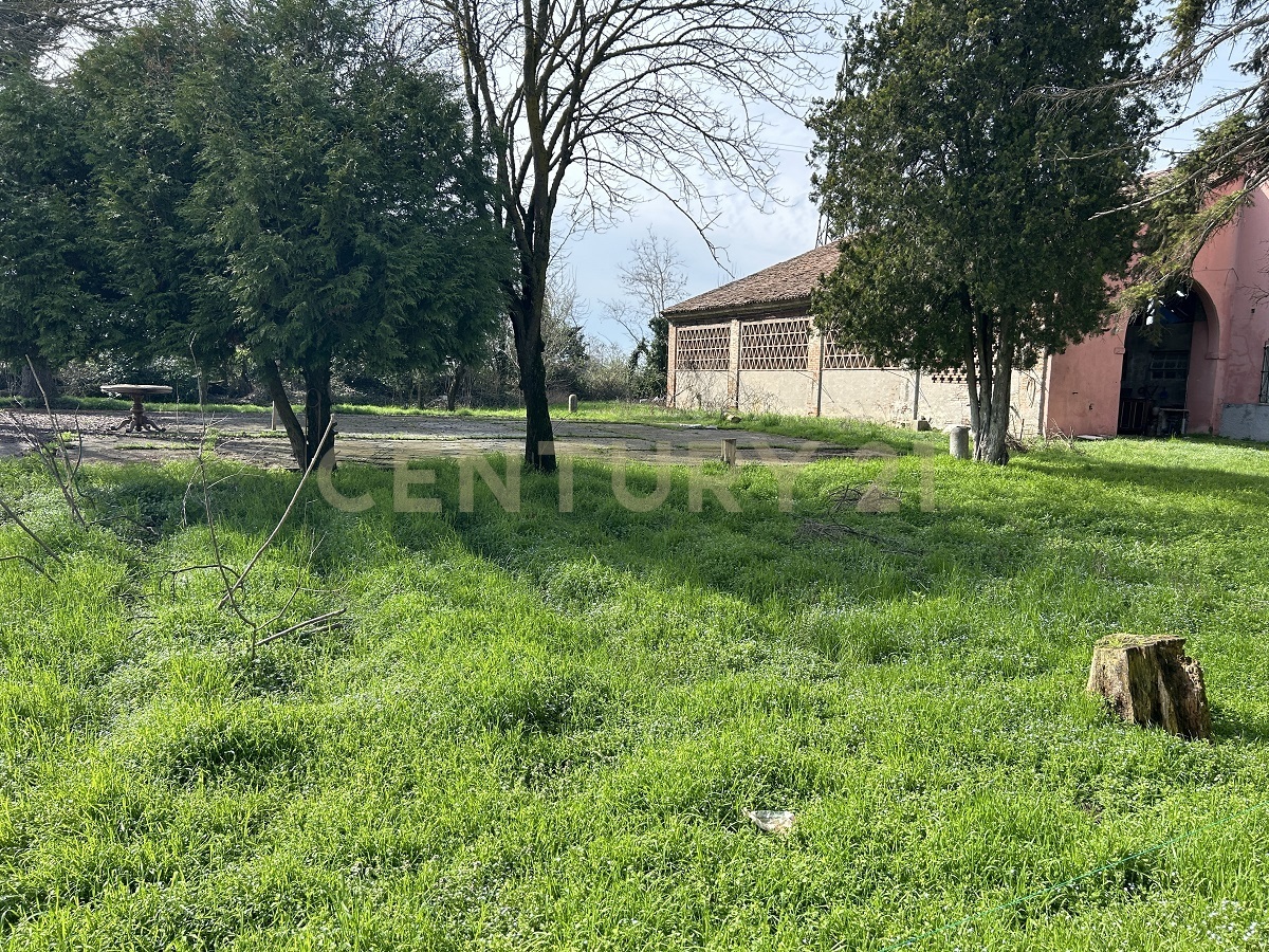 Rustico con giardino in argine san lorenzo 11, Ostiglia