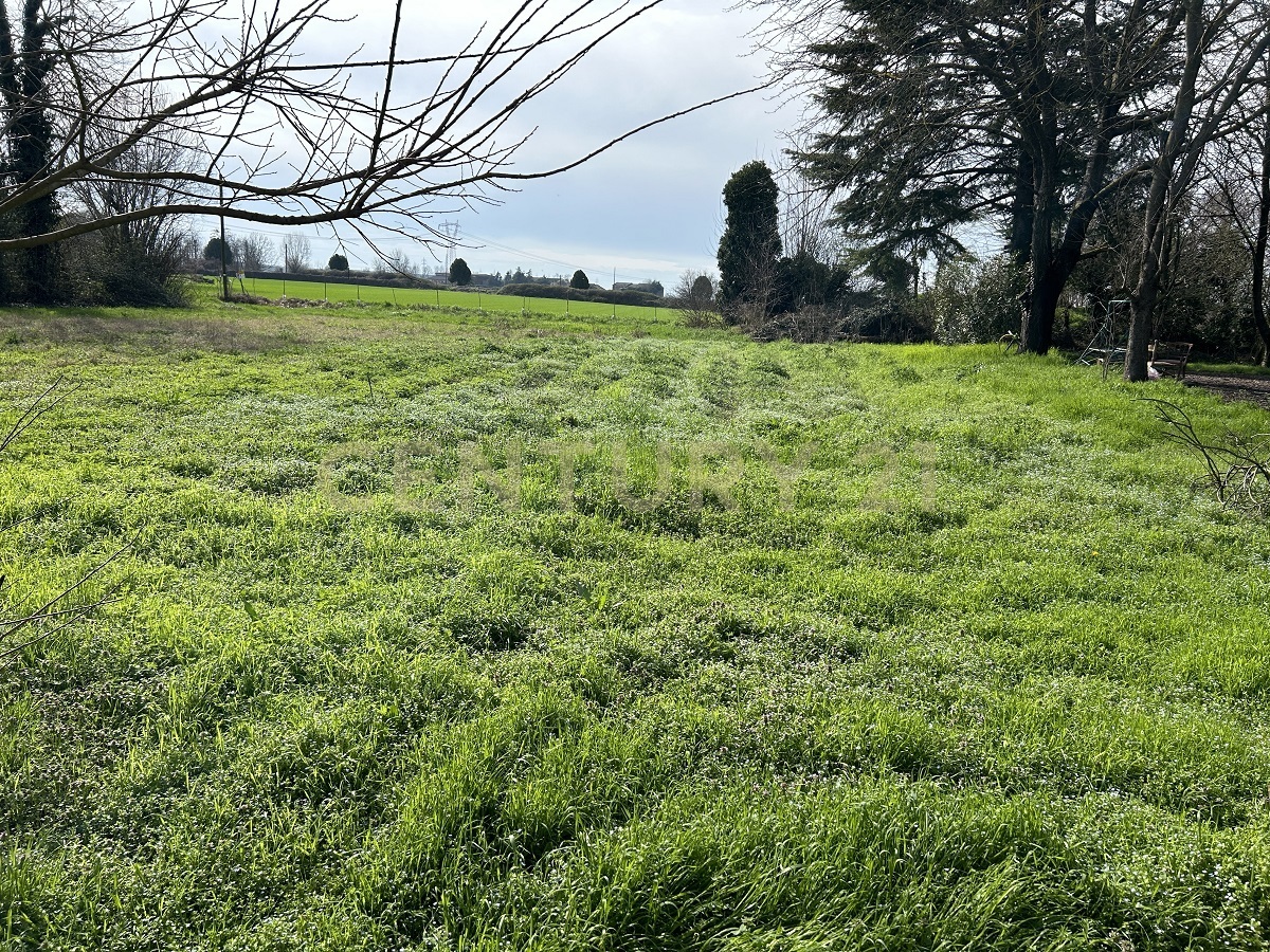 Rustico con giardino in argine san lorenzo 11, Ostiglia