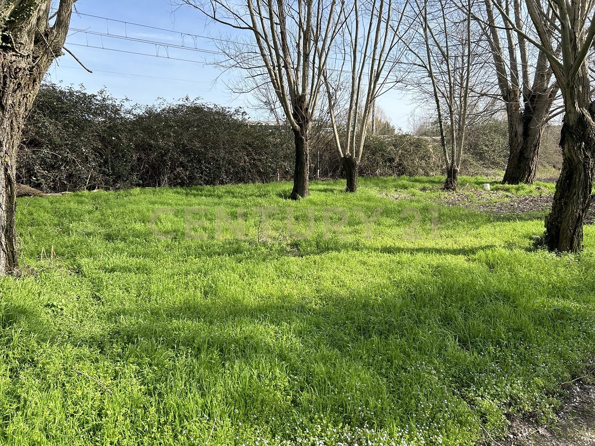 Rustico con giardino in argine san lorenzo 11, Ostiglia
