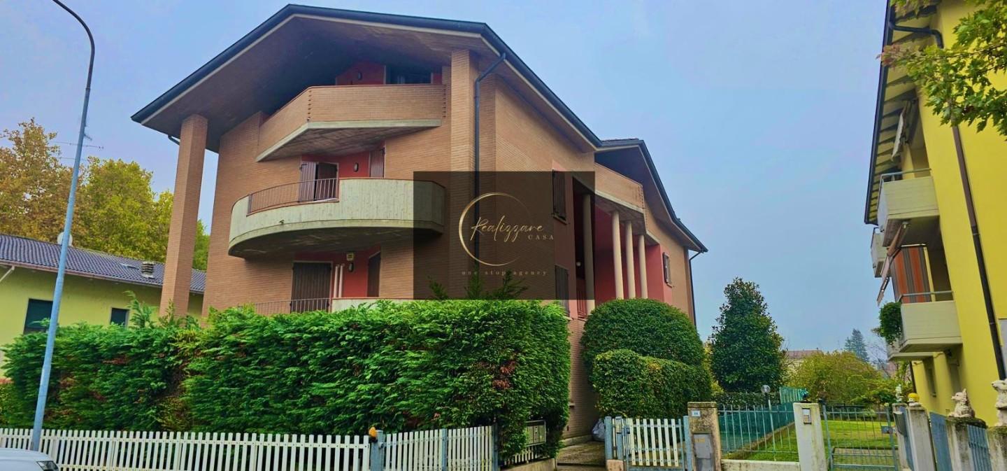 Villa con terrazzo, Reggio Emilia cade'