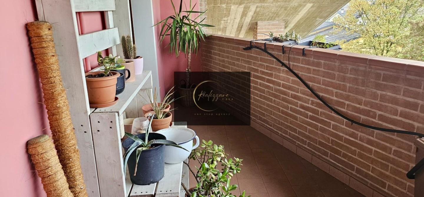 Villa con terrazzo, Reggio Emilia cade'