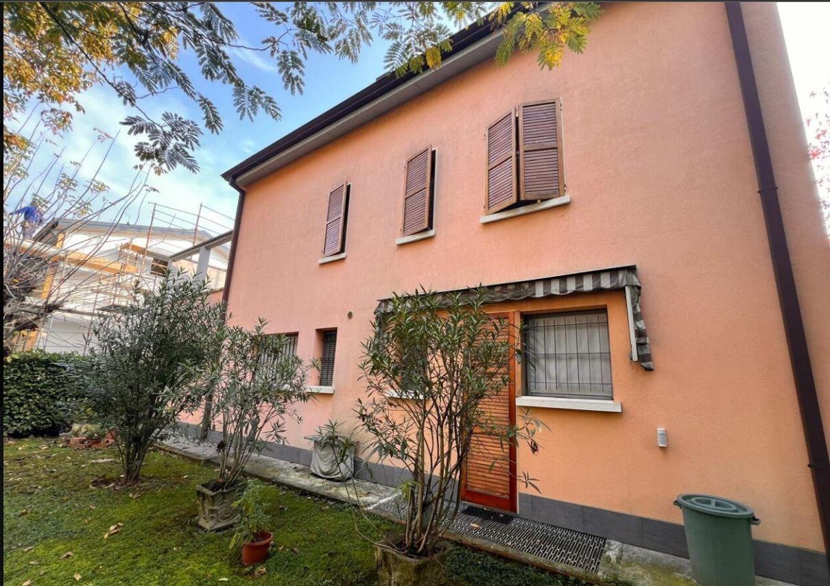 Casa indipendente con giardino a Reggio Emilia
