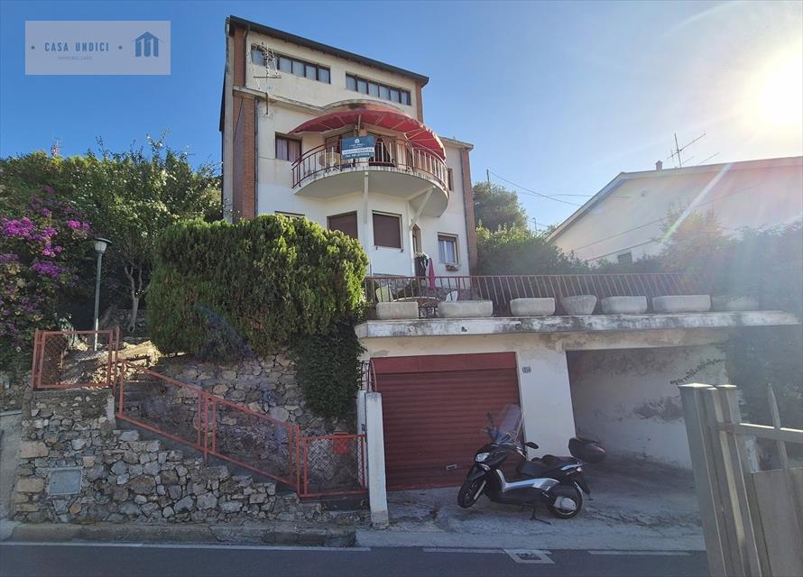 Villa con giardino in via nazario sauro 156, Borgio Verezzi