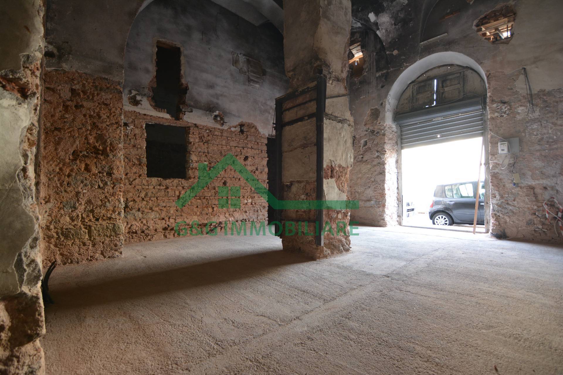 Locale commerciale in affitto a Catania, Centro Storico - Zona Civita