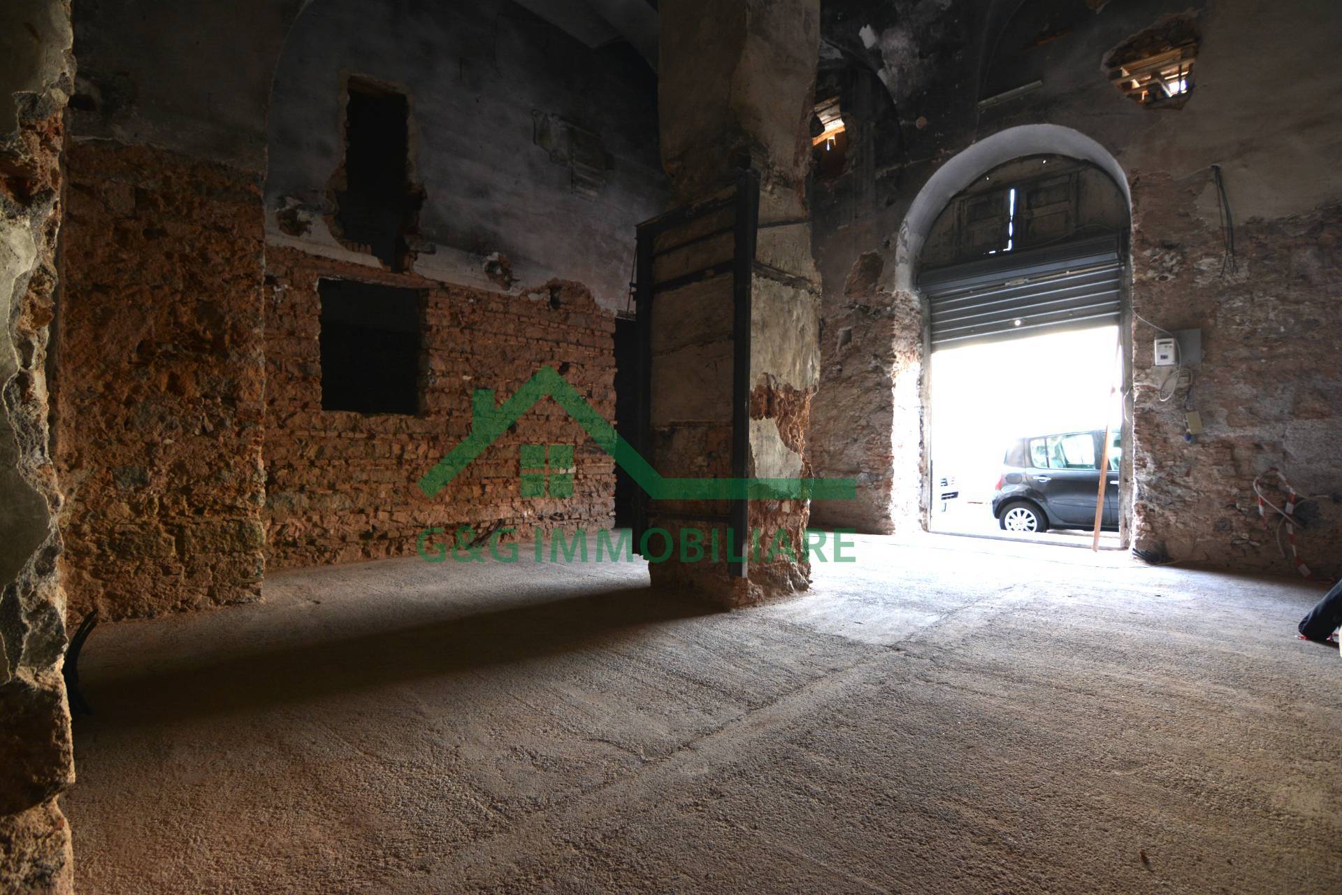 Locale commerciale in affitto a Catania, Centro Storico - Zona Civita