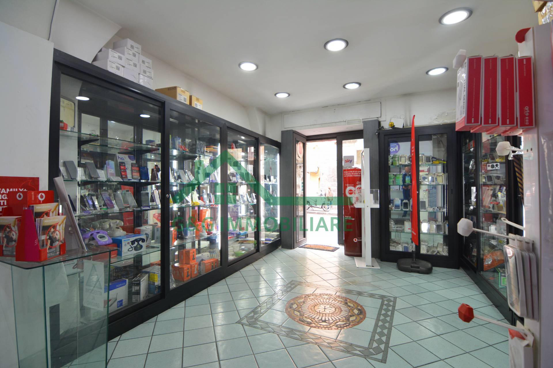 Locale commerciale in vendita a Catania, Zona semicentro