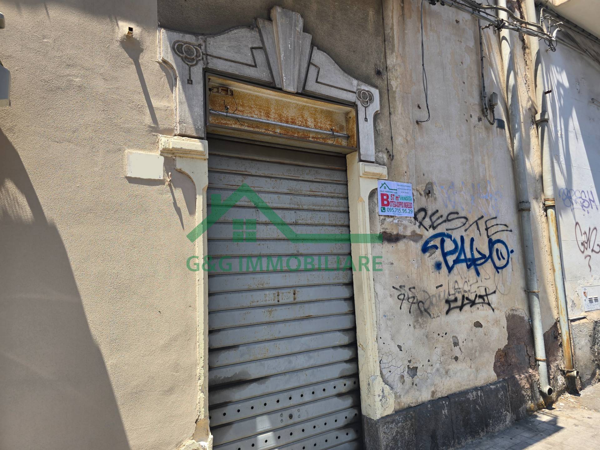 Locale commerciale in vendita a Catania, Borgo - Sanzio