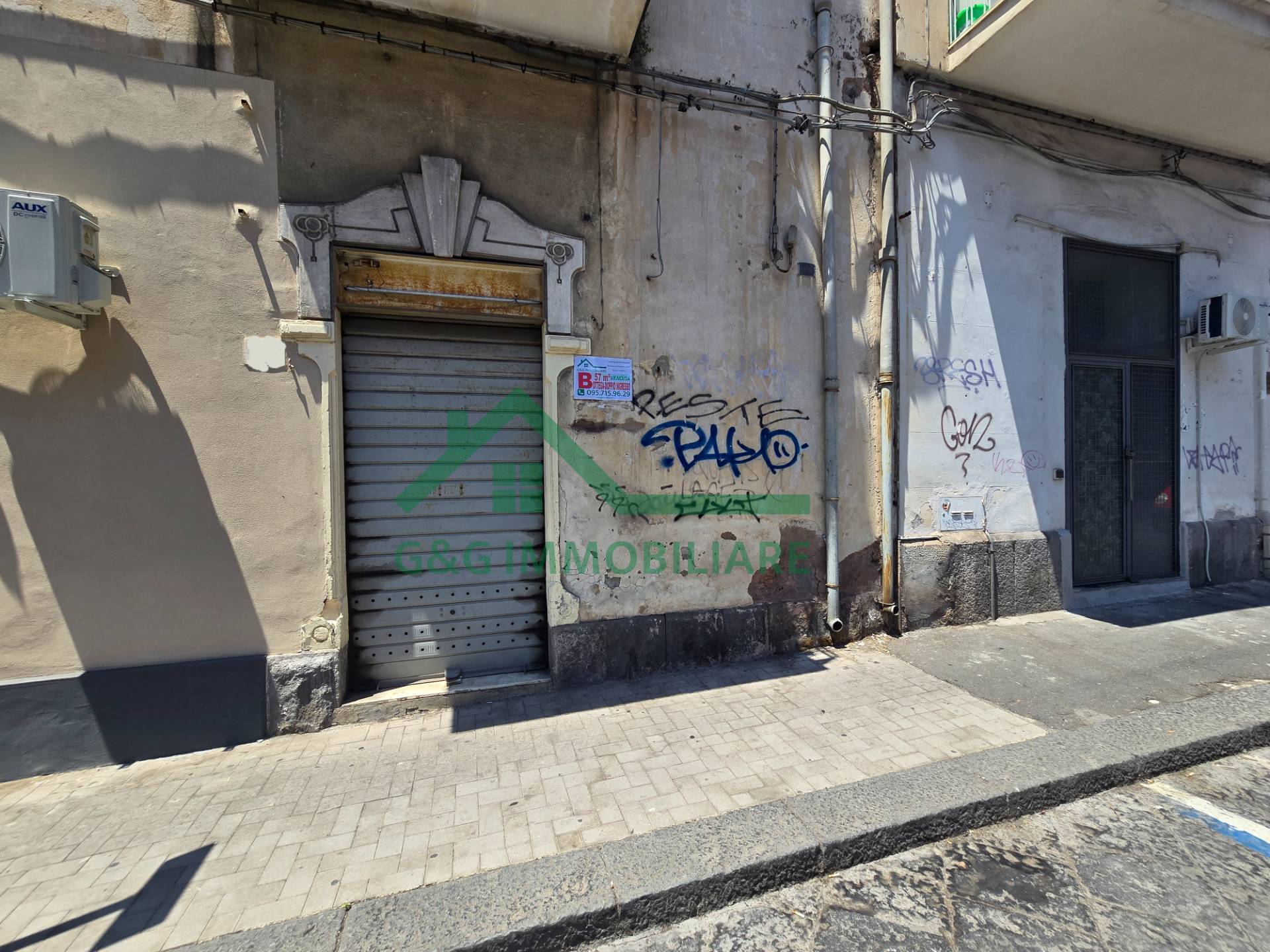 Locale commerciale in vendita a Catania, Borgo - Sanzio