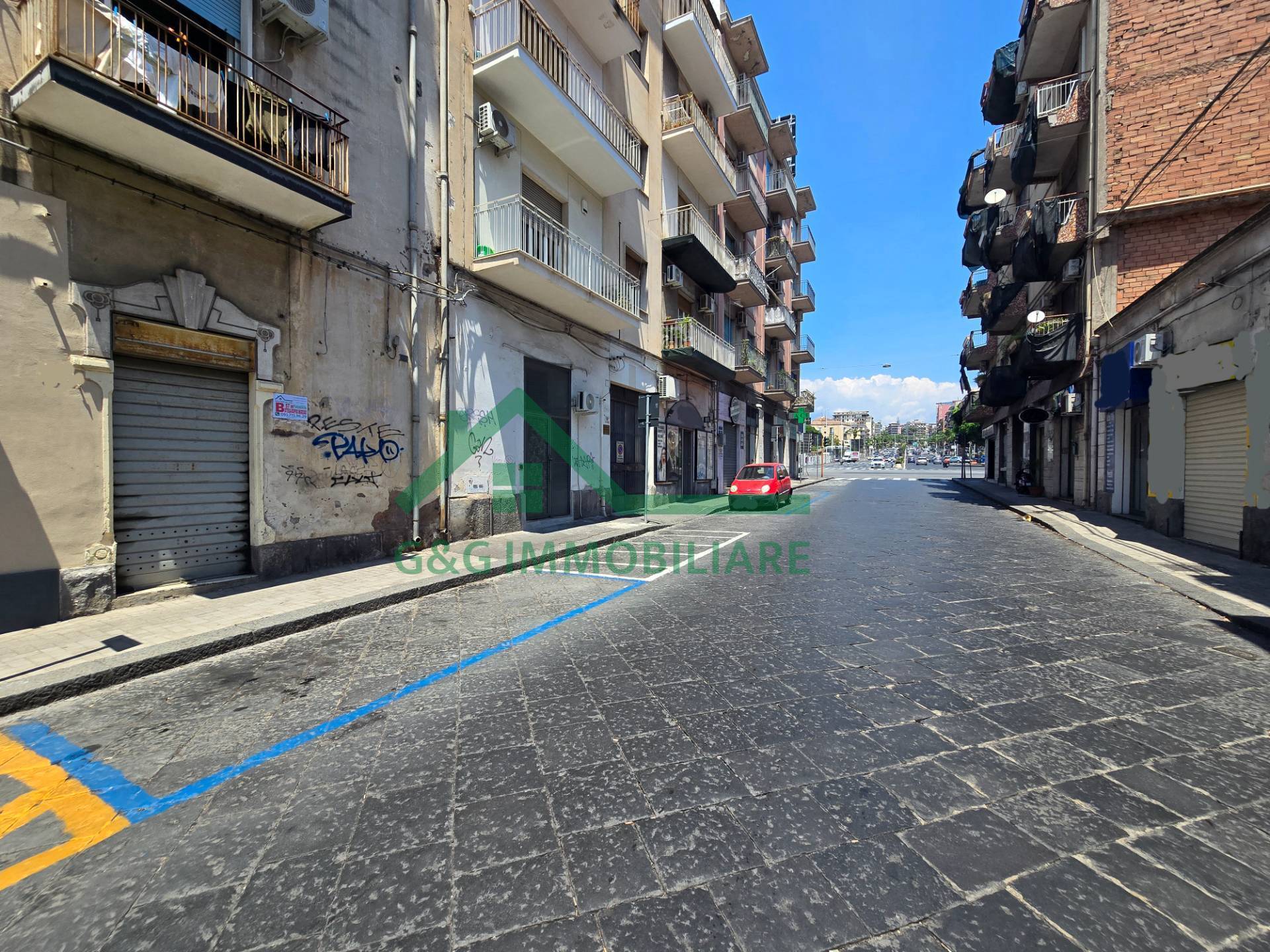 Locale commerciale in vendita a Catania, Borgo - Sanzio