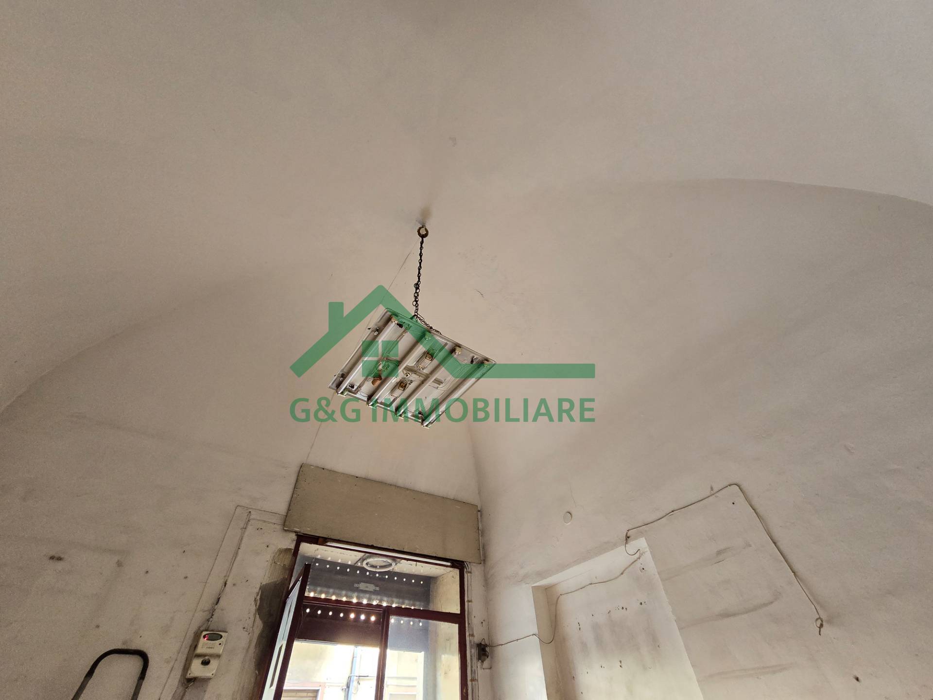 Locale commerciale in vendita a Catania, Borgo - Sanzio
