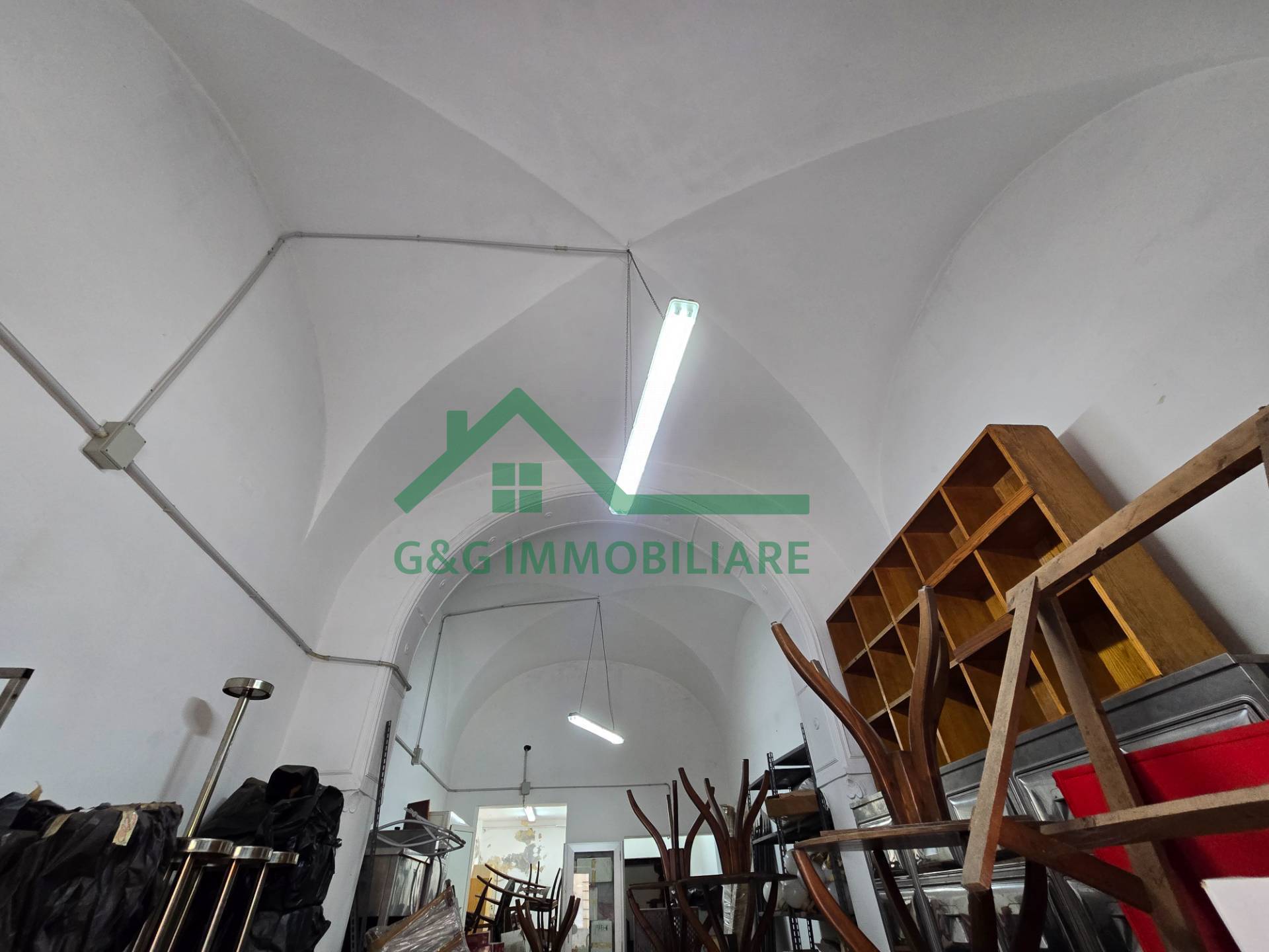 Locale commerciale in vendita a Catania, Via Umberto