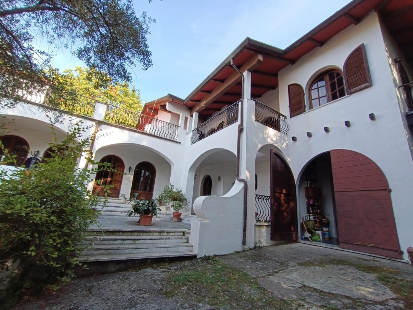 Villa con giardino, Massa volpigliano