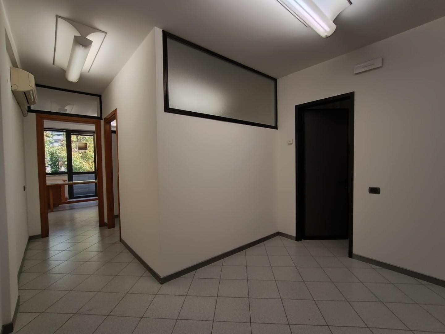 Ufficio in vendita, Massa zona viali