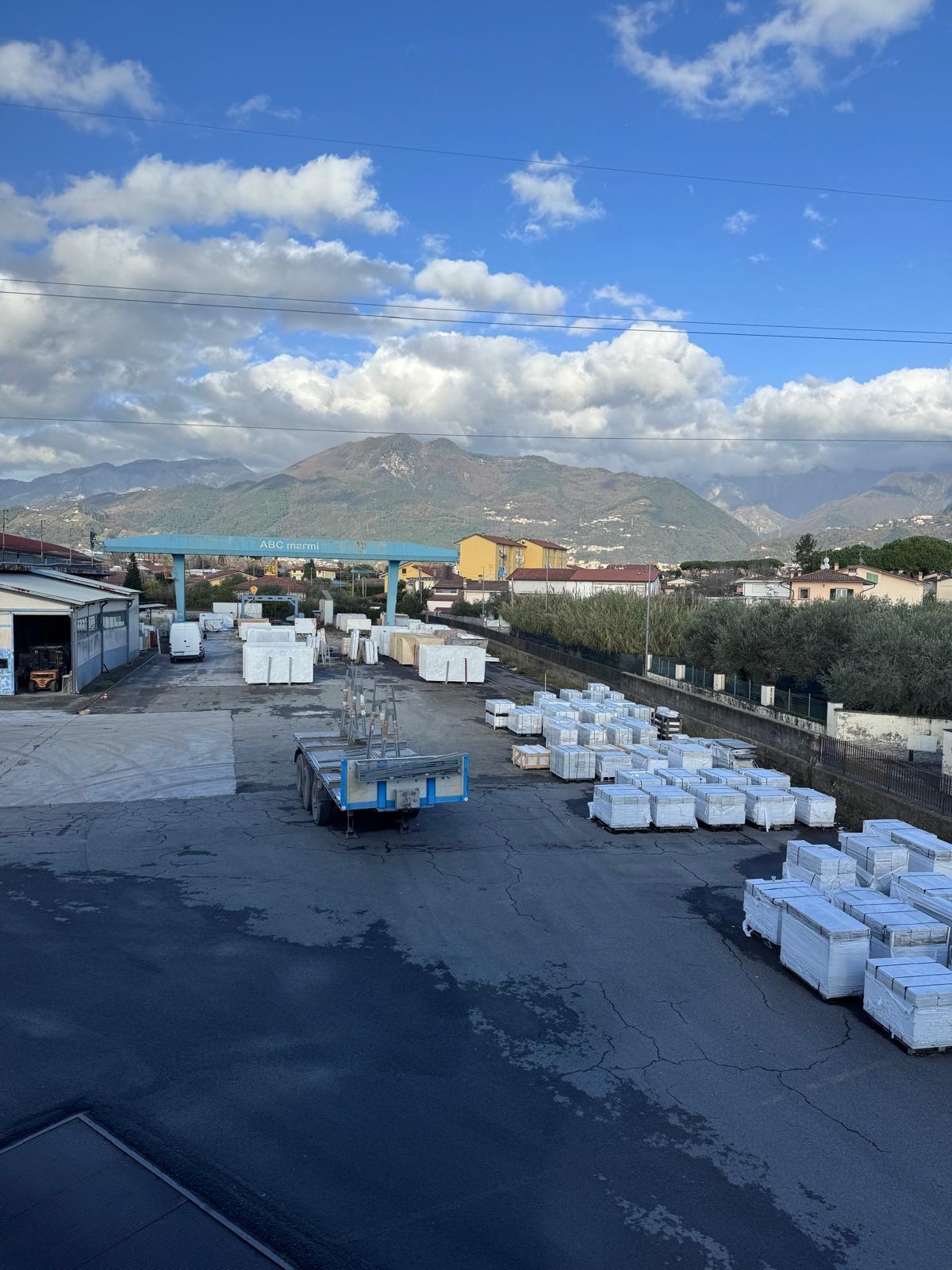 Capannone in vendita a Massa