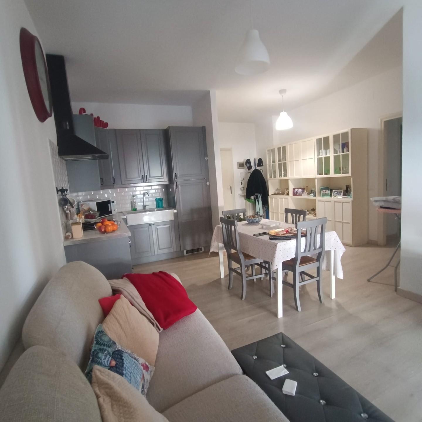 Trilocale arredato in affitto, Carrara avenza