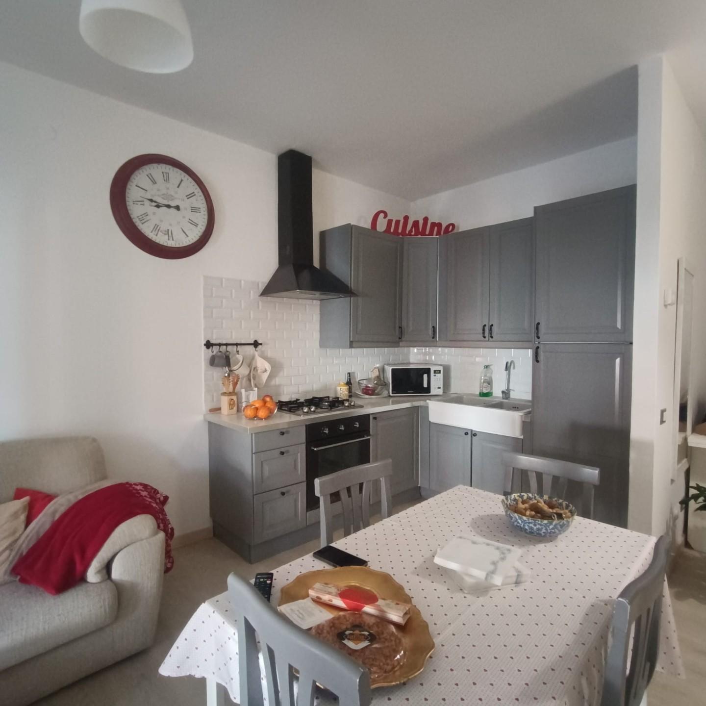 Trilocale arredato in affitto, Carrara avenza