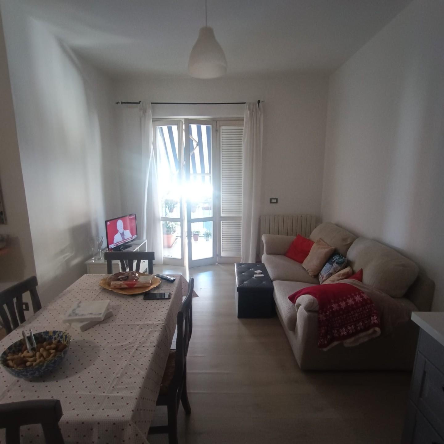 Trilocale arredato in affitto, Carrara avenza