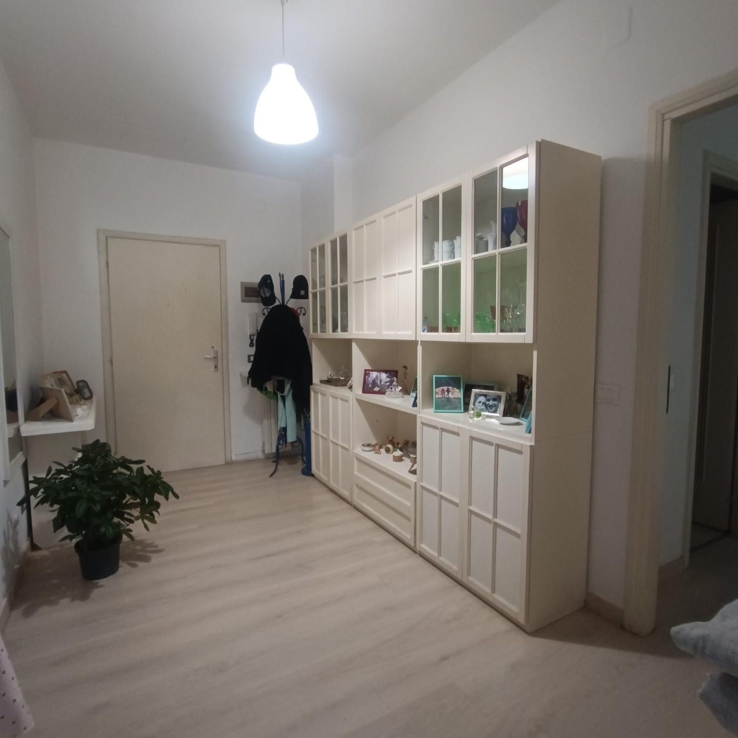 Trilocale arredato in affitto, Carrara avenza